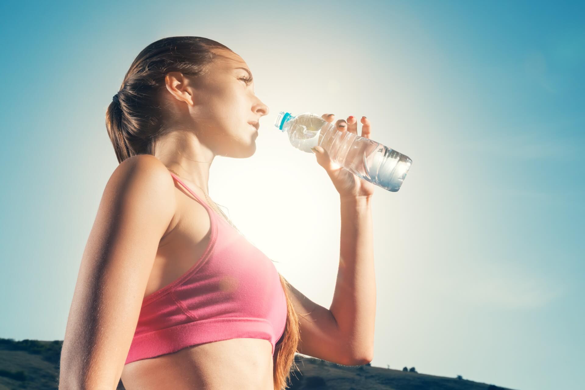 exercícios físicos no verão - hidrate-se