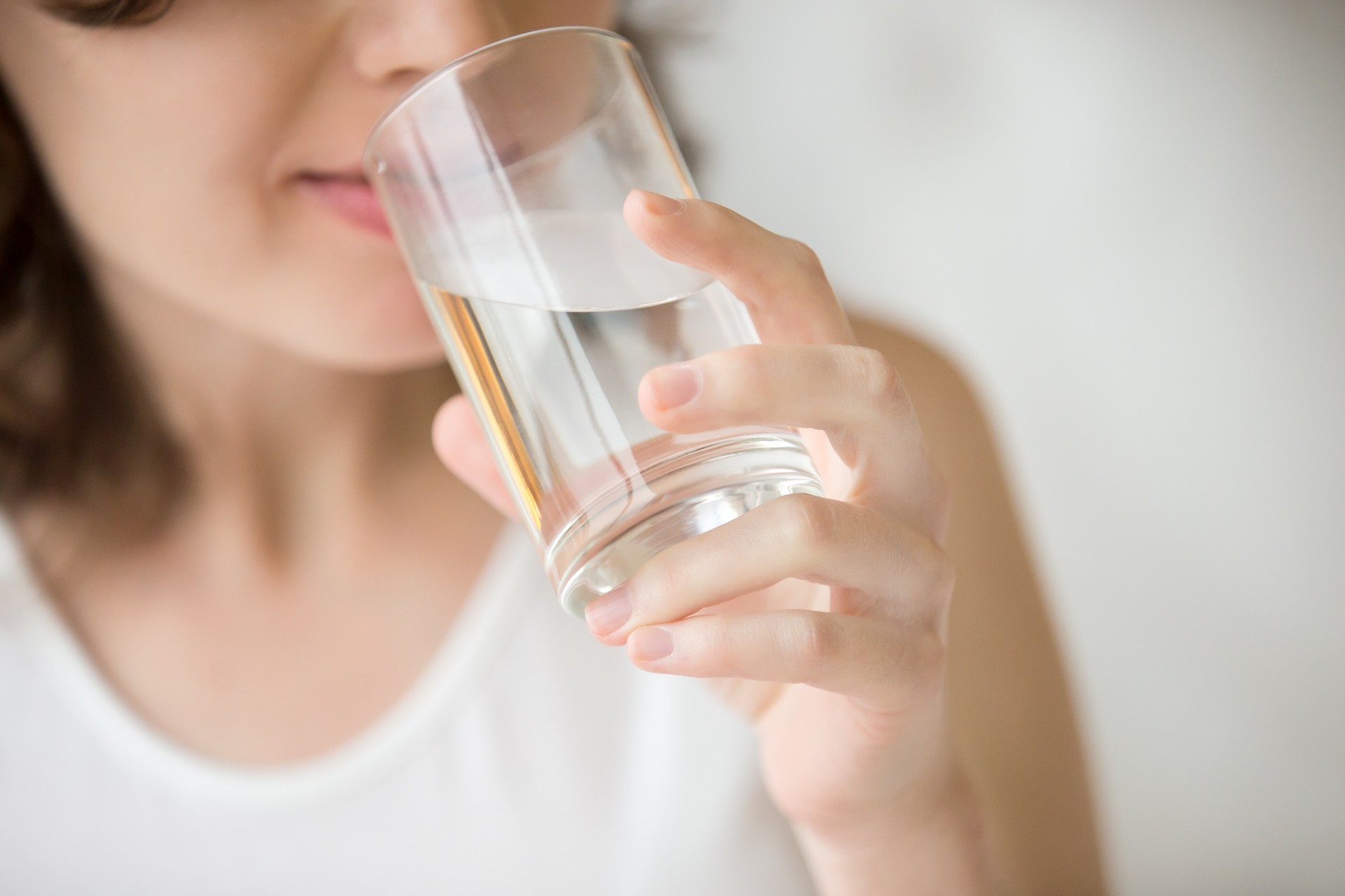 como evitar dor de cabeça: beba água
