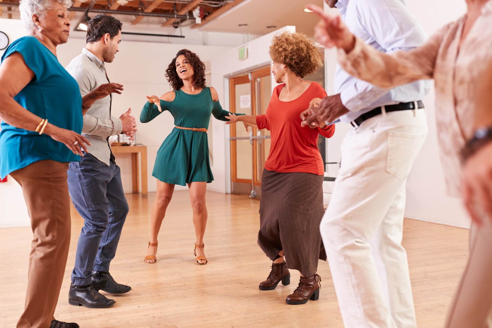 Benefícios da aula de dança - socialização